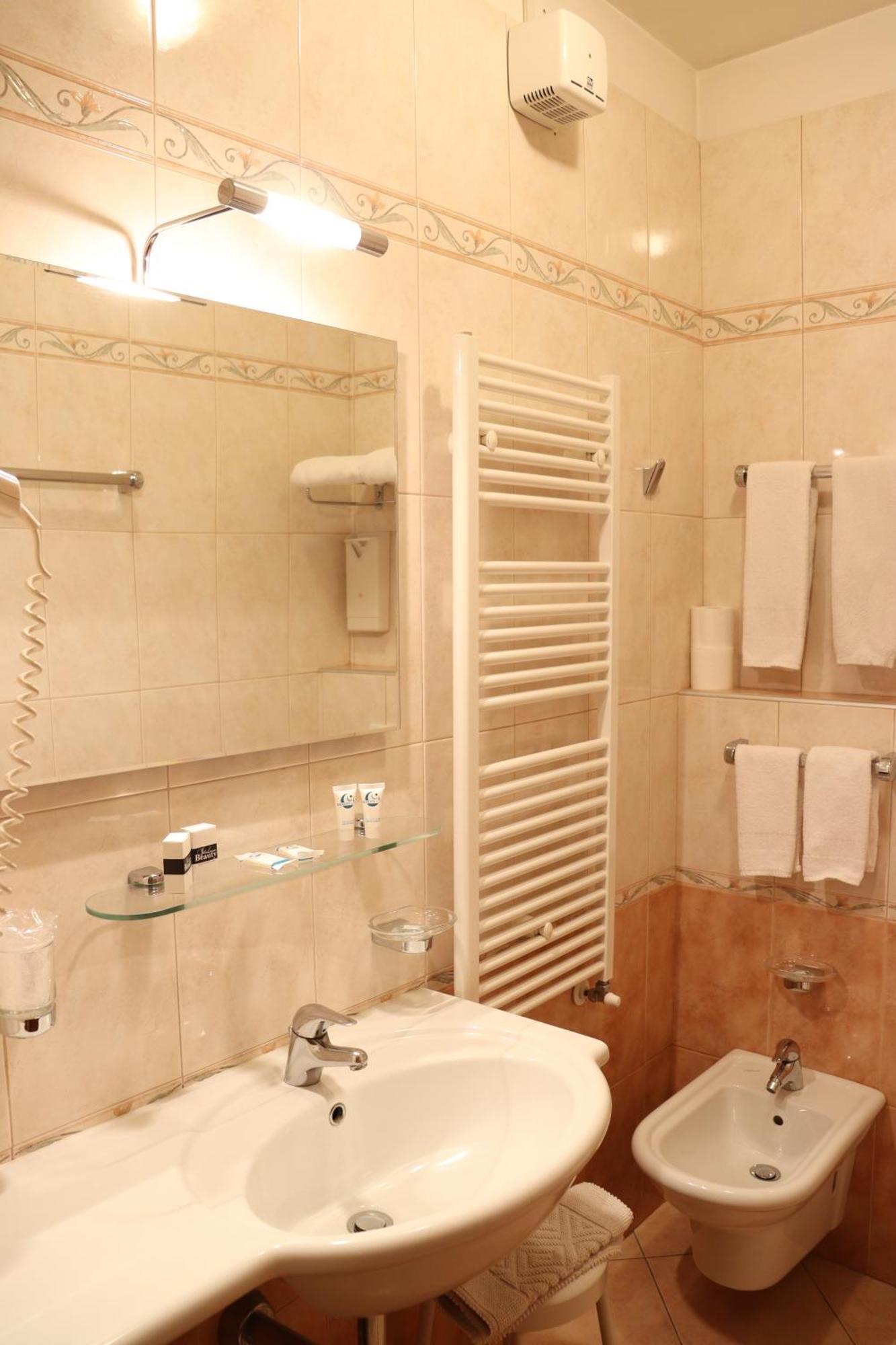 Hotel Montereale Pordenone Esterno foto